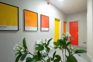 Brattan House Oxton Wirral 5 bedroom 3 bathroom with on-street parking ideal for contractors and vans by Rework Accommodation