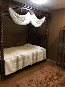 Heart of Paete Laguna, Camarero Transient House