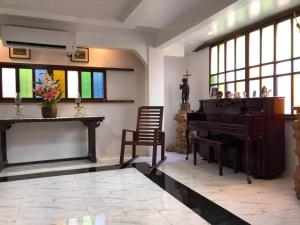 Heart of Paete Laguna, Camarero Transient House