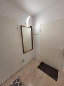 WHITE APARTMENTS free parking self check-inn