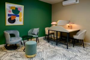 Cosy City Living Ensuites at Trendy Wick Park in London