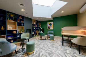 Cosy City Living Ensuites at Trendy Wick Park in London