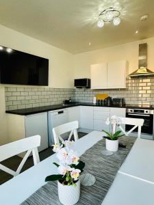 Granada Apartments Holmfield Rd