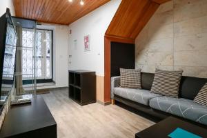 Cosmopolitan Chiado Apartment by LovelyStay