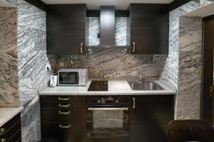 Cosmopolitan Chiado Apartment by LovelyStay