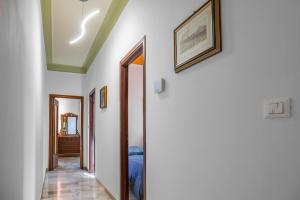 HOST4U - Luminoso e Comodo a piedi dal Centro e alla Stazione di Imperia, Parcheggio Condominiale - Foeste Apartment