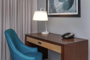 Deluxe King Studio room in DoubleTree by Hilton Columbia