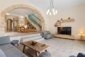 Brand new Villa Volakas BY APOKORONAS VILLAS