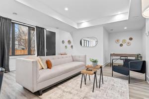 Rent 8Bed 8Bath DowntownLondon Parking Wi-Fi