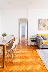 Renewed at Copacabanas heart 250m from the beach