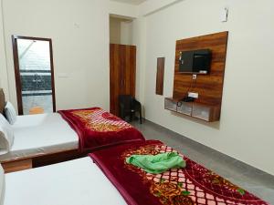 Shri Girraj Residency