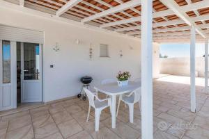 le villette bianche con parcheggio di Paf NUOVA STRUTTURA 2024