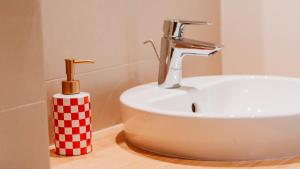 Coolest 1 BR in Dubai Hills close to the Park