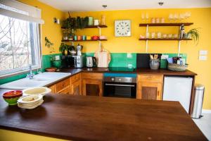The Deckhouse, cabin with big deck nr Hay-on-Wye