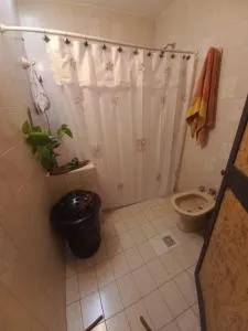 Departamento interno con dos camas individuales - Ferreyra