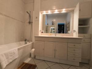 Appartements Exceptionnel-Spacieux-Vue mer Hendaye plage-Garage : photos des chambres