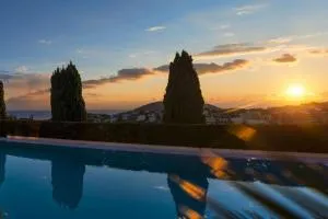 Luxurious Family friendly Villa Anavyssos - Áyios Yeóryios