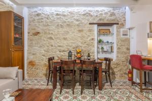 Malamas maisonette at the historic center