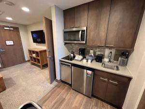 Grand Colorado on Peak 8 - 2 bedroom ski-inski-out