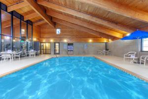 AmericInn by Wyndham Mankato Event Center near MSU