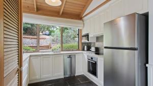 Lakeview Treehouse - Scenic Metung Retreat