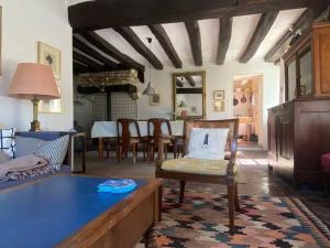 Jolie maison de campagne au bord dun ruisseau