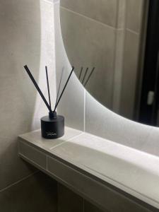 James Dean apartment - next to Nivy Bus station & Mall (Free parking on the weekend)