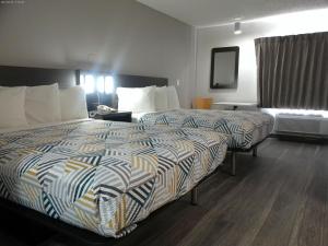 Queen Room with Two Queen Beds - Non-Smoking room in Motel 6-Winslow AZ