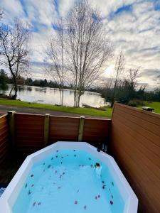 Oak Lodge 7 Hot Tub