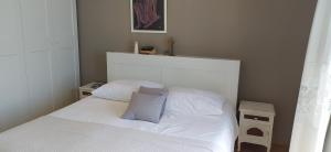 Apartments with parking space Klis, Split - 16979