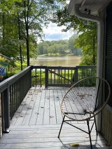 Waterfront Luxury on Lake Sinclair with Wraparound Deck,and Fireplace - Meriwether