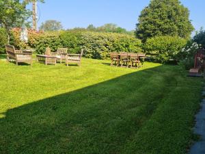 Maisons de vacances Longere sarthoise renovee, a 20 min du Mans, 4 chambres, poele a granules, parking prive - FR-1-410-376 : photos des chambres