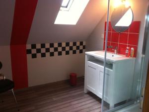 Maisons de vacances Longere sarthoise renovee, a 20 min du Mans, 4 chambres, poele a granules, parking prive - FR-1-410-376 : photos des chambres