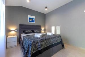 Luxury villa with a swimming pool Kastel Sucurac, Kastela - 21737