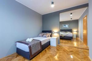 Luxury villa with a swimming pool Kastel Sucurac, Kastela - 21737