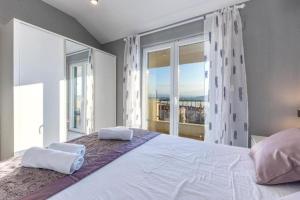 Luxury villa with a swimming pool Kastel Sucurac, Kastela - 21737