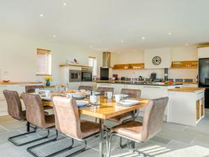 5 Bed in Brecon 90660
