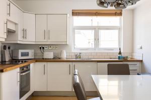 London Is Yours - 2 Bedroom in Kensington