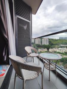 10 Pax Family Suite Old Klang Road Near Mid Valley Megamall Kuala Lumpur Spacious 121sqm City View