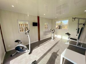 Gîte de charme avec piscine chauffée, salle de jeux, et salle de fitness proche du lac de Rillé - FR-1-381-563