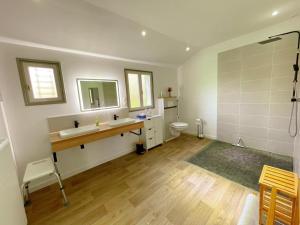 Maisons de vacances Gite Rille, 7 pieces, 12 personnes - FR-1-381-563 : photos des chambres