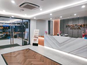 Front One Boutique Hotel Taman Anggrek