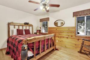 Timber Pines Chalet~ Hot Tub~ Walk to LakeMarina~