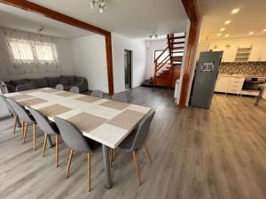 Cabana LUCDAR Valiug Crivaia