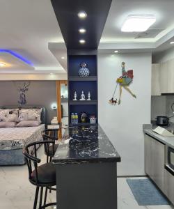 Condo Azur Suites B207 near Airport, Netflix, Stylish, Cozy with swimming pool