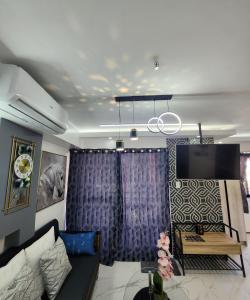 Condo Azur Suites B207 near Airport, Netflix, Stylish, Cozy with swimming pool