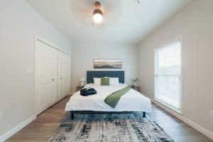 Cozy & Central 2BR Suite with Optional Parking Near Vanderbilt, Gulch & Honky Tonk Highway