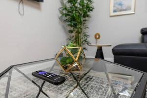 Cozy & Central 2BR Suite with Optional Parking Near Vanderbilt, Gulch & Honky Tonk Highway