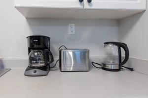 Cozy & Central 2BR Suite with Optional Parking Near Vanderbilt, Gulch & Honky Tonk Highway