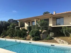 Villa Testa contemporaine, 8 pers, vue mer, piscine, plage à pied - Olmucciu